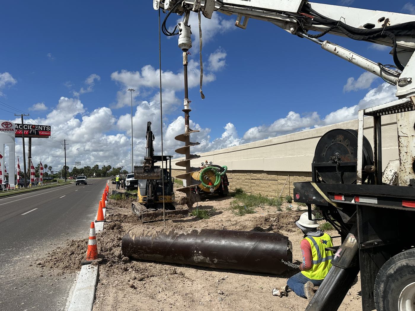 Drilled shaft foundation with temporary casing