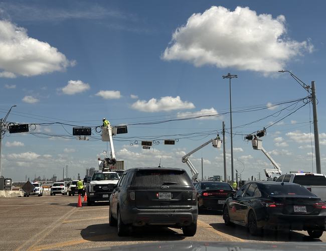 Span-wire signal rebuild, three bucket trucks